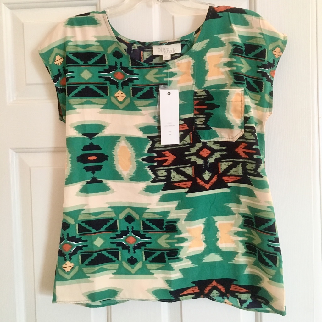 Nwt Short Sleeve Top With Pocket And Buttoned Back